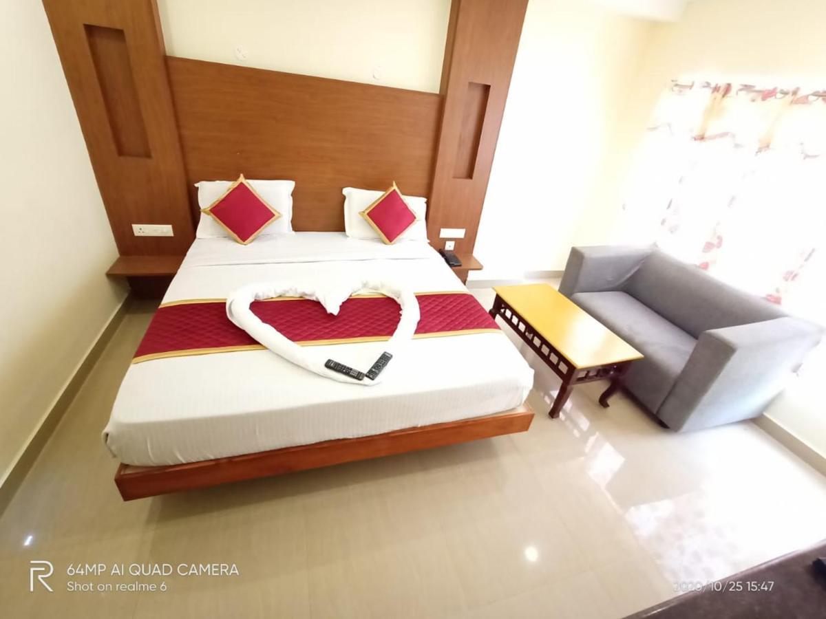 Meridian Castle Hotell Pondicherry Eksteriør bilde